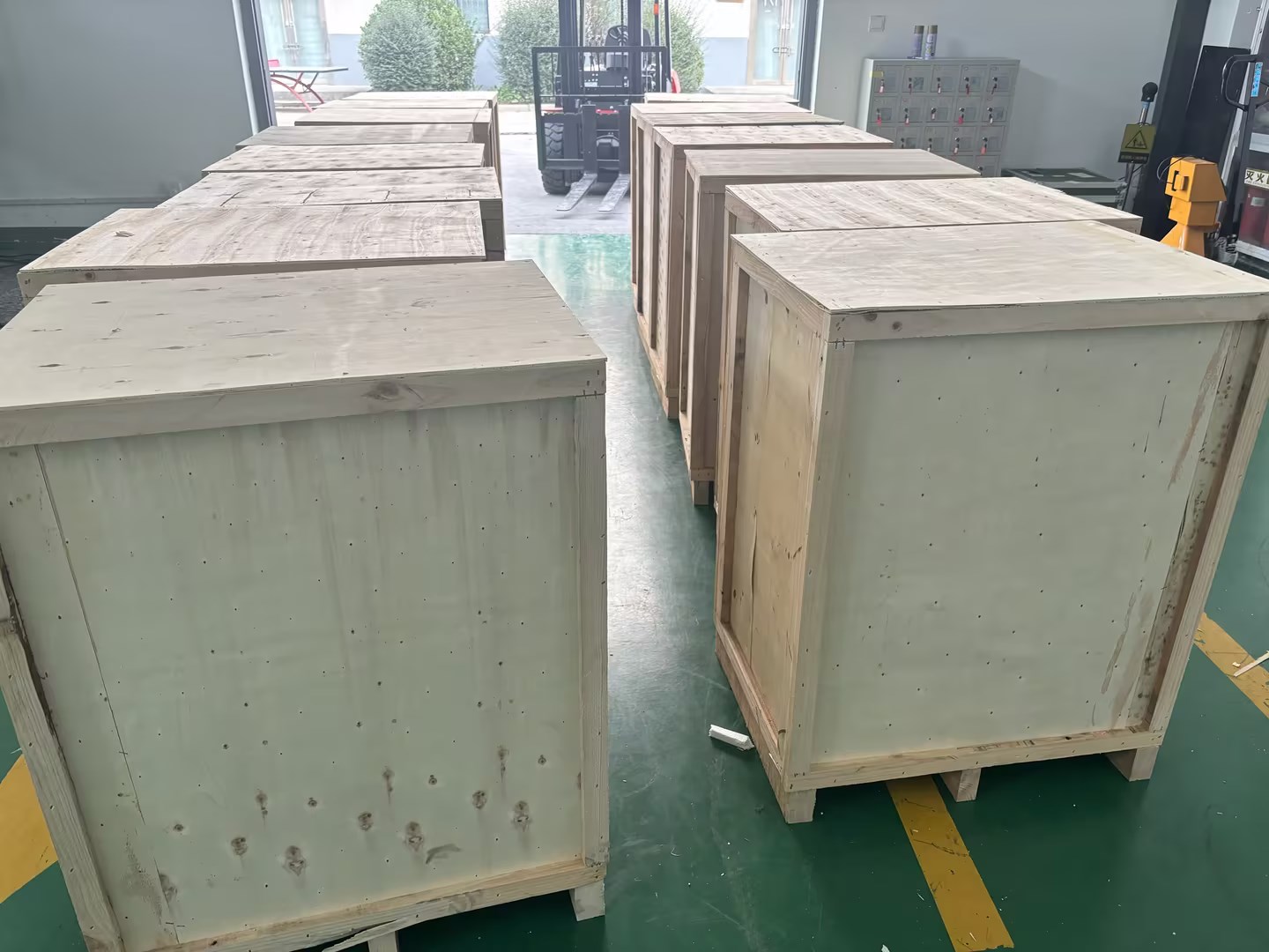 16臺穩(wěn)壓電源打包出庫！